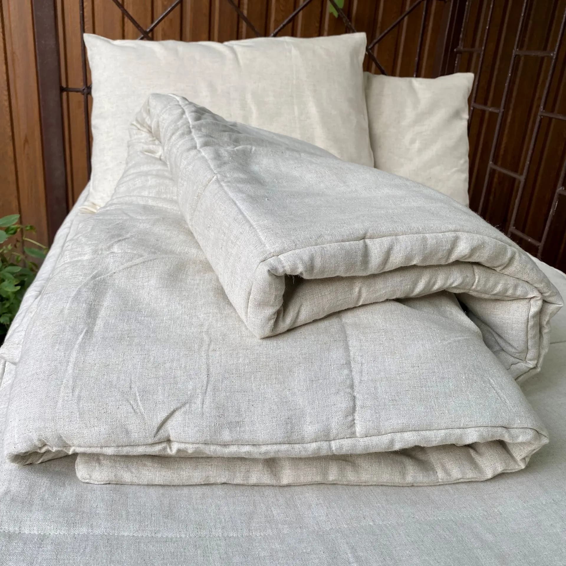 Фото подушки на природі